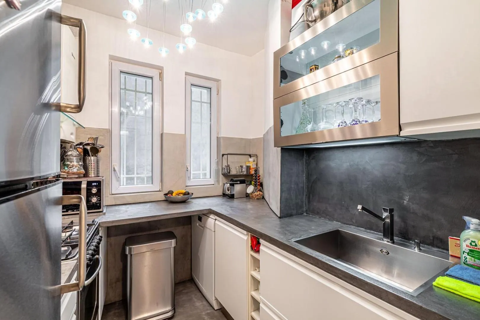 Daire Guestready - Modern Delight Near Attractions
