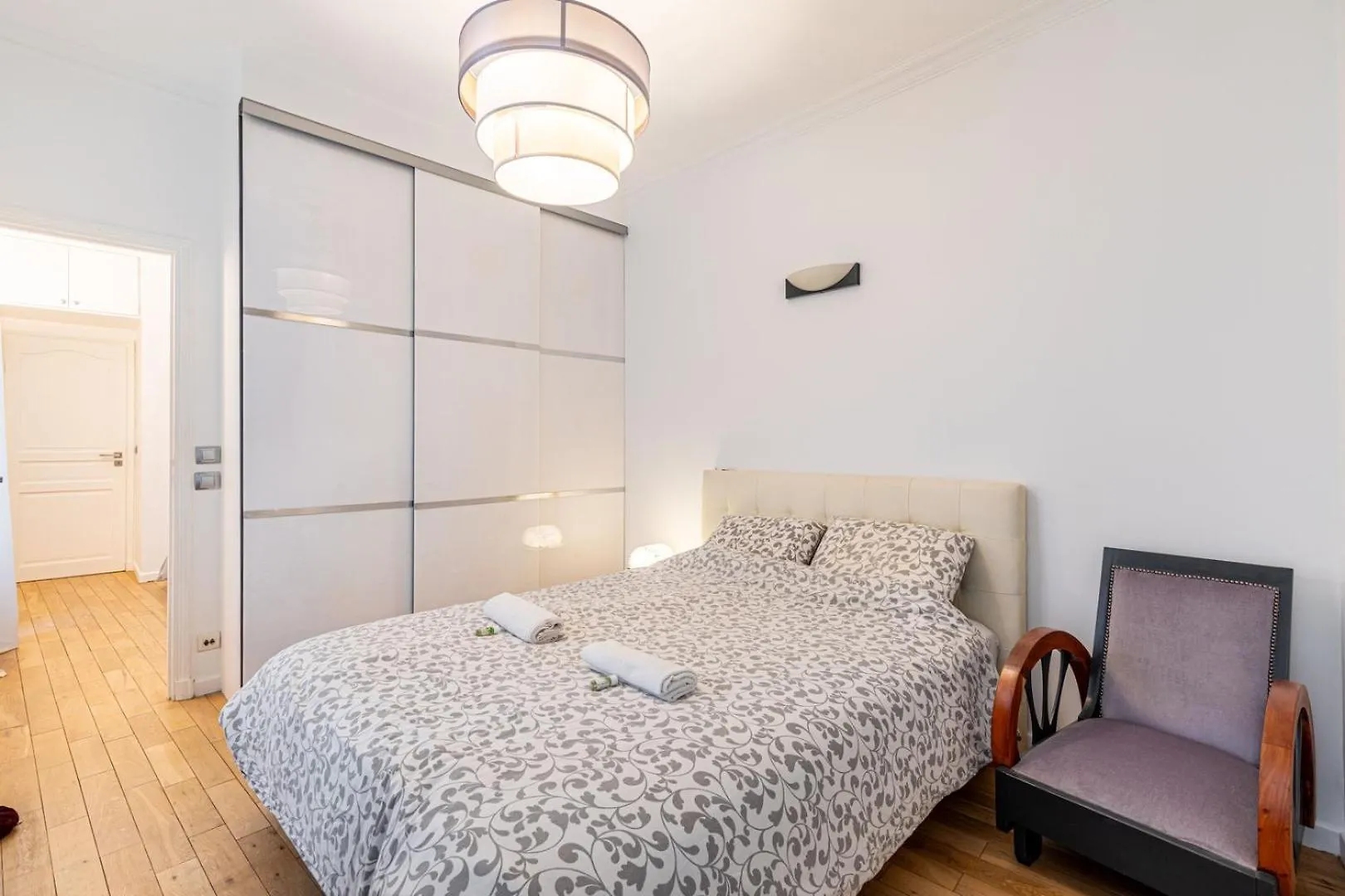 Daire Guestready - Modern Delight Near Attractions *