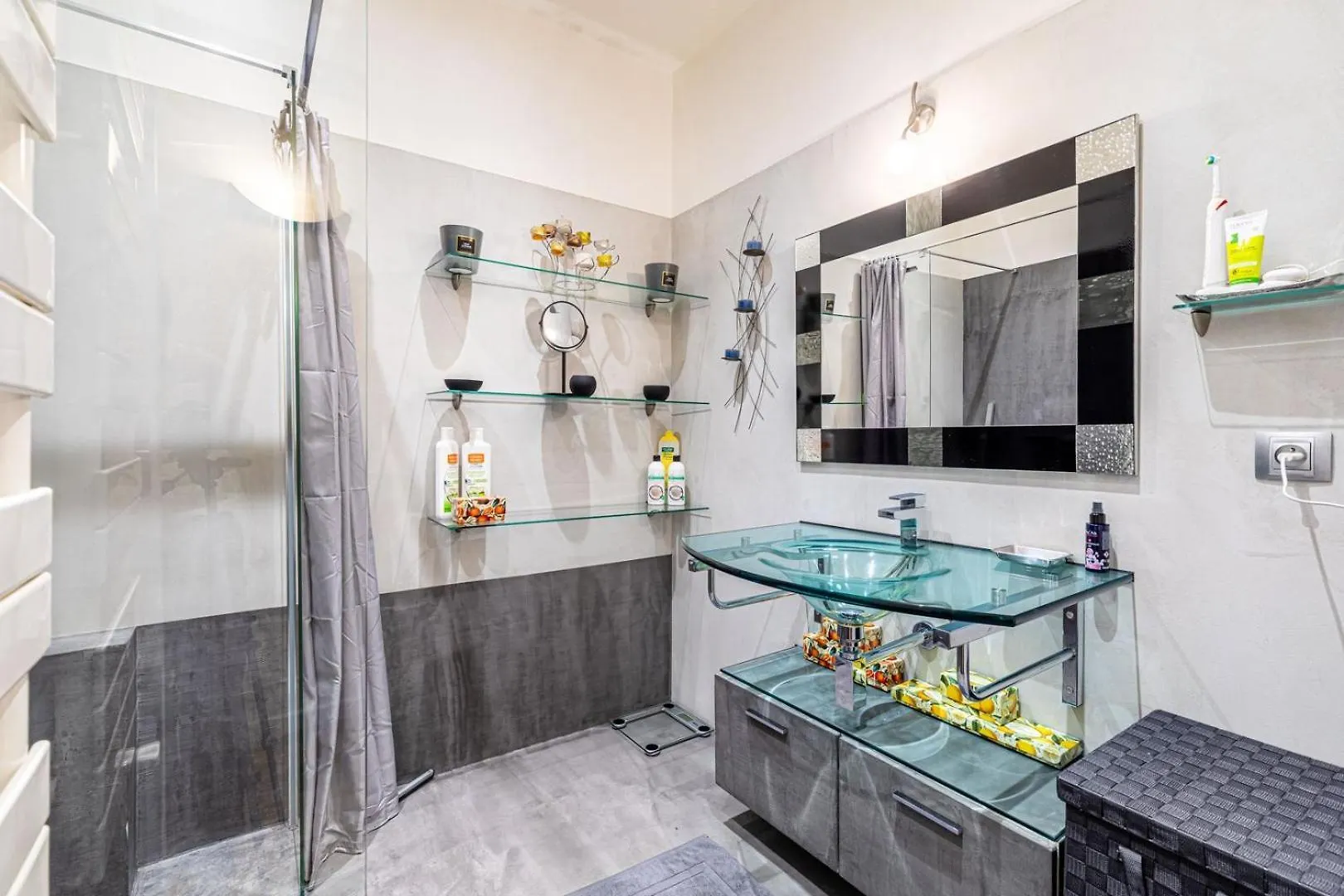 Lägenhet Guestready - Modern Delight Near Attractions *